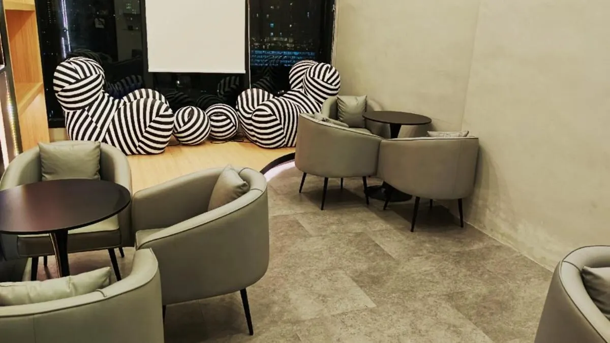 Apartment Vip3Br Romantic Retreat For12 Withsea & City Views Jelutong Ma­lay­sia